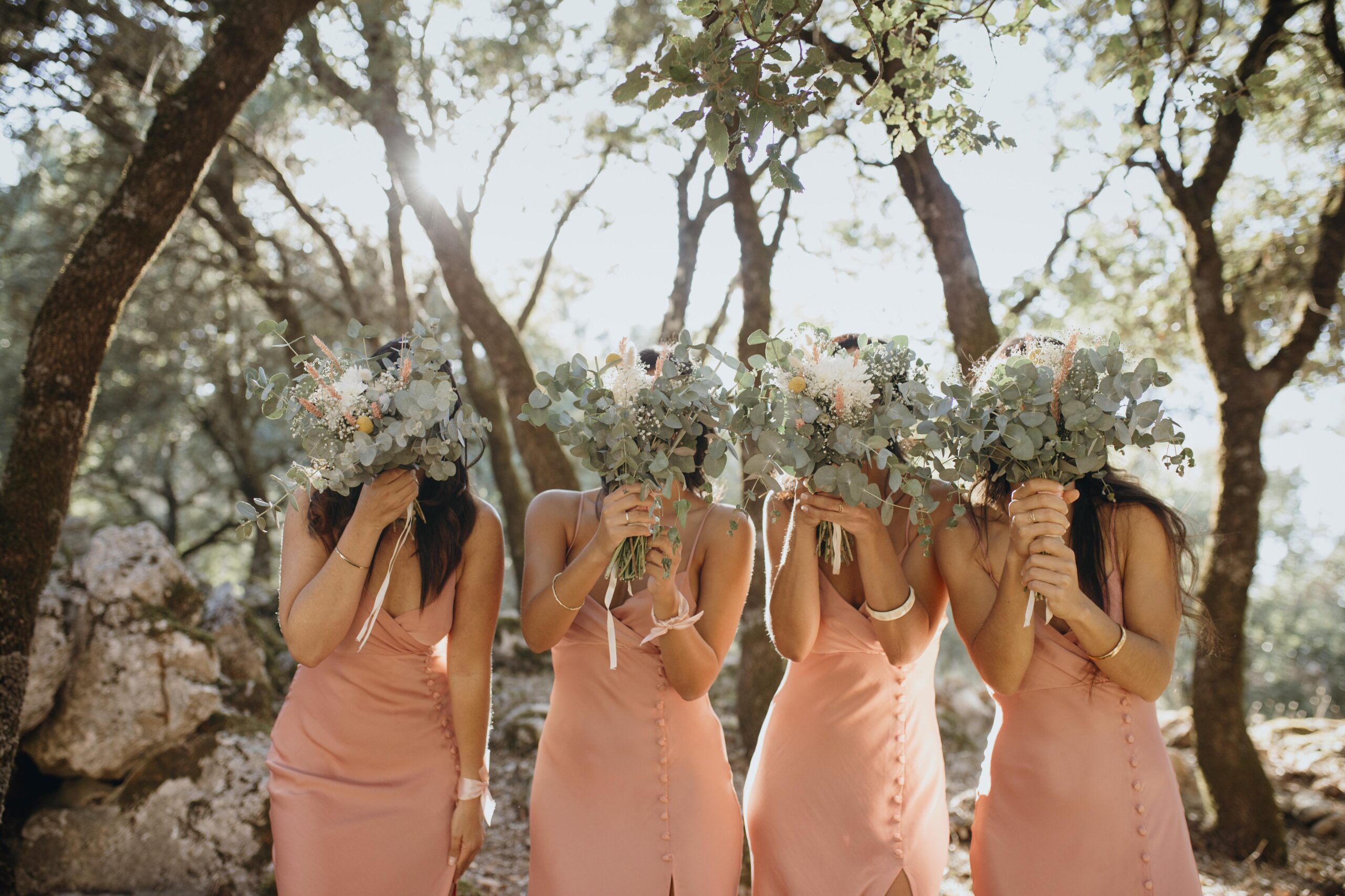beautiful-bridesmaids-pretty-dresses-outdoors